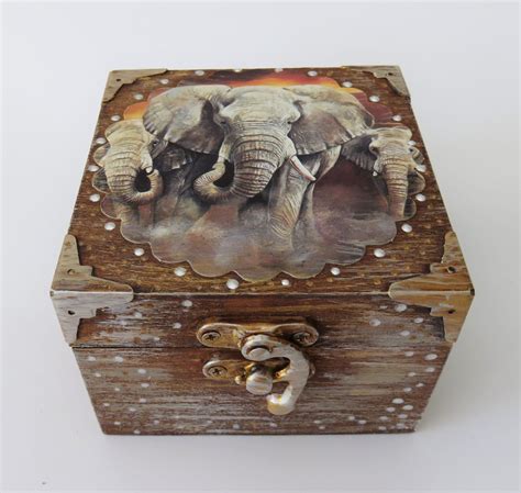 Naimatan Innovative Hand Painted Elephant Jewelry Box